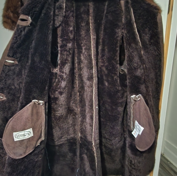 Ferriza Beaver Fur Shearling Women's sz: M (bust 39), L 42", Shoulder Length 27" - Picture 12 of 14